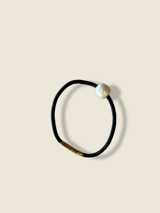 Freshwater Pearl on Kangaroo Leather - Bracelet - Hearth Co
