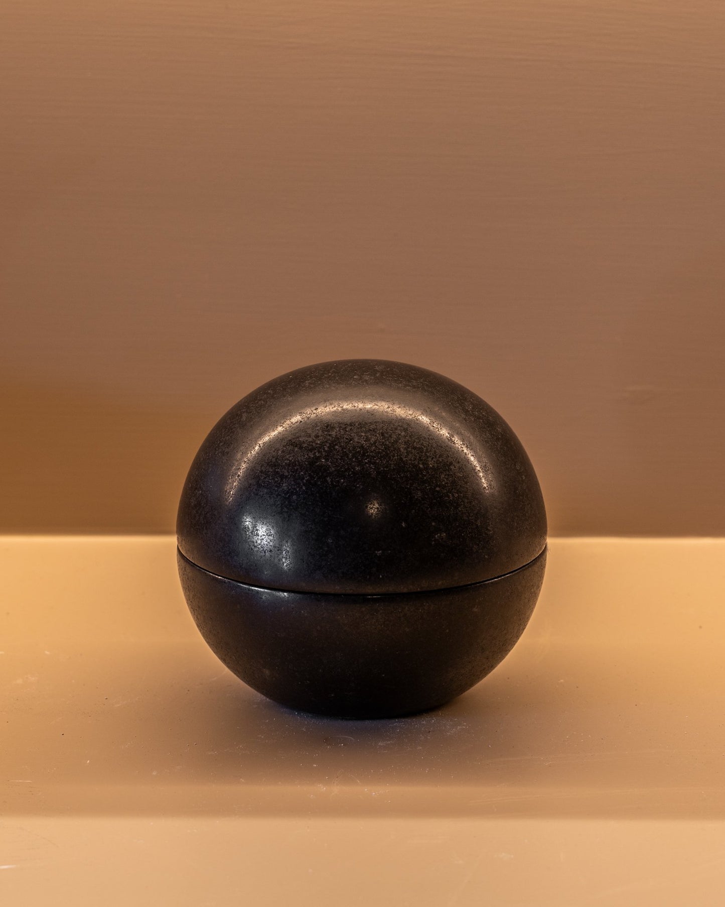 Granite Hitam Ball - Hearth Co