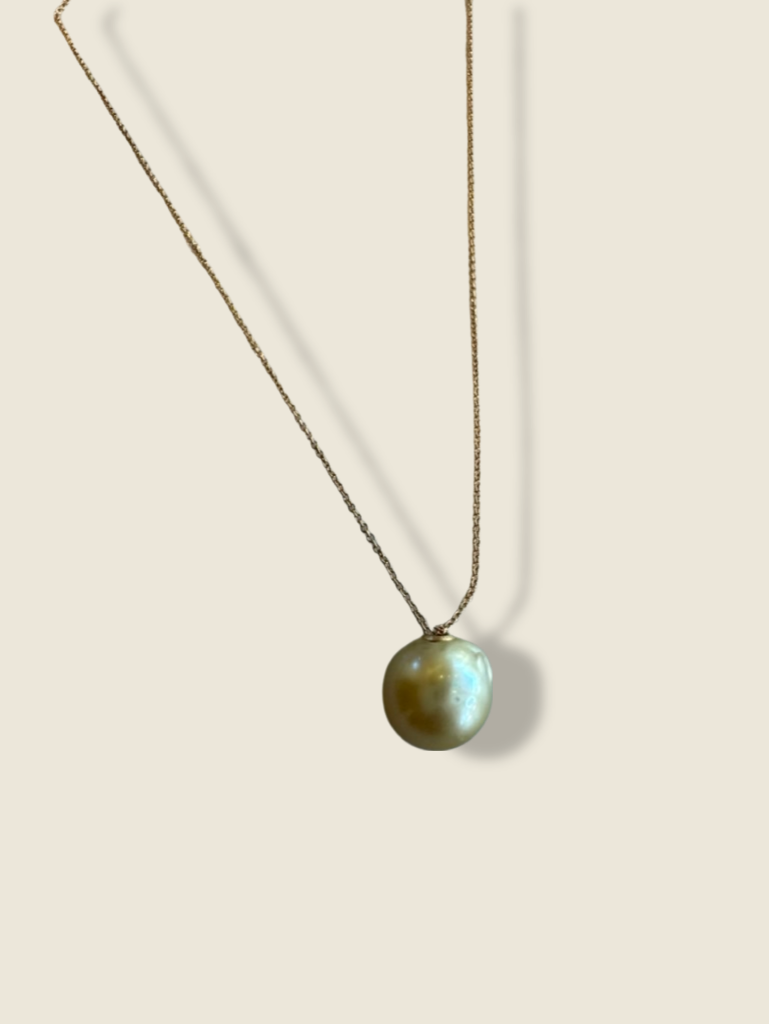 South Sea Pearl on Fine 9k Gold Chain
