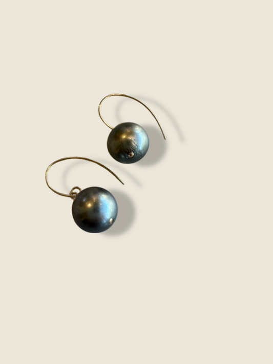 Tahitian Pearl Earrings - Pale