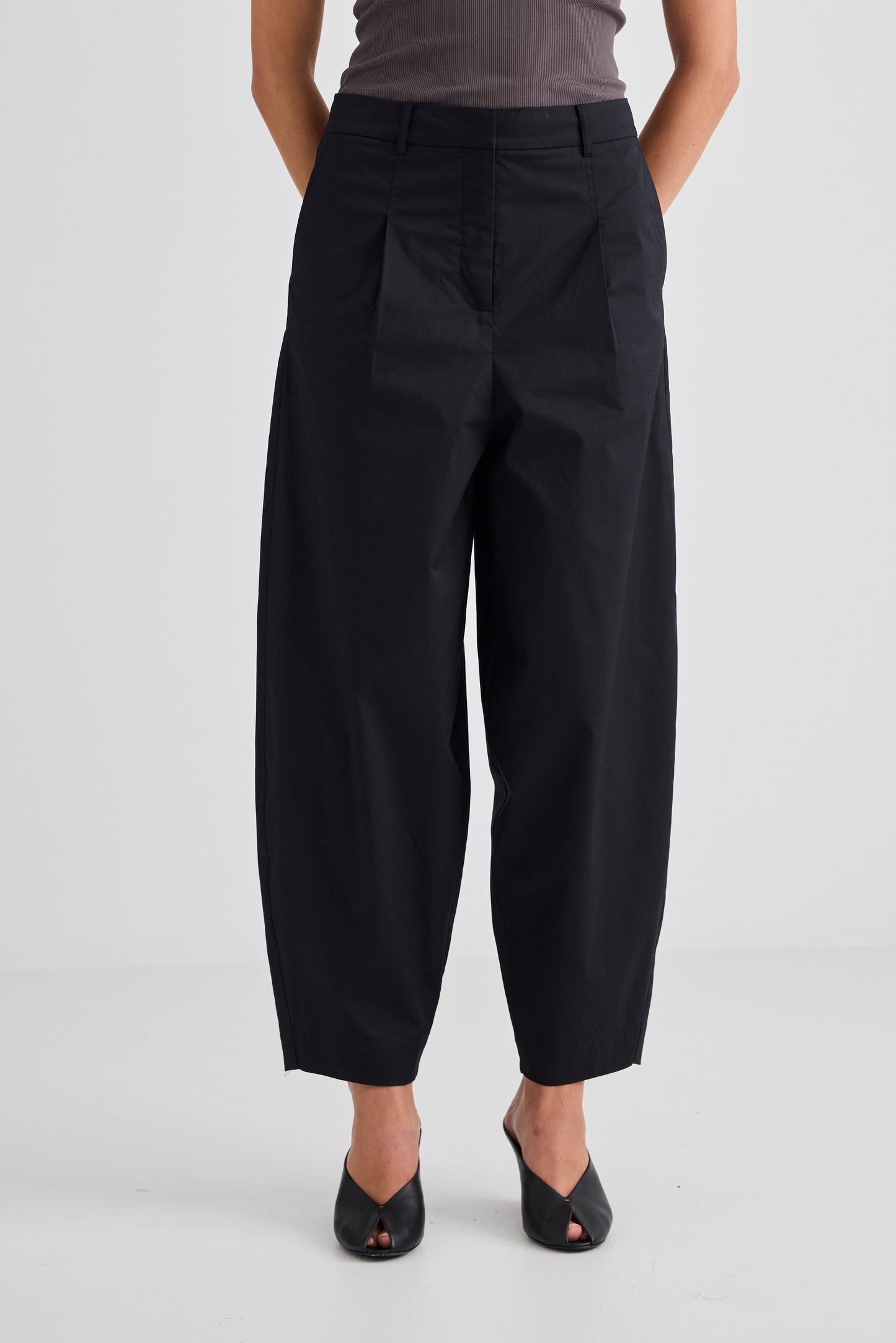 Britta Barrel Leg trouser