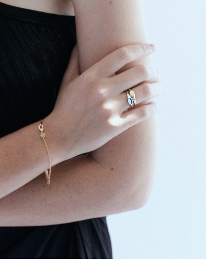 Fine Signet Ring - Gold