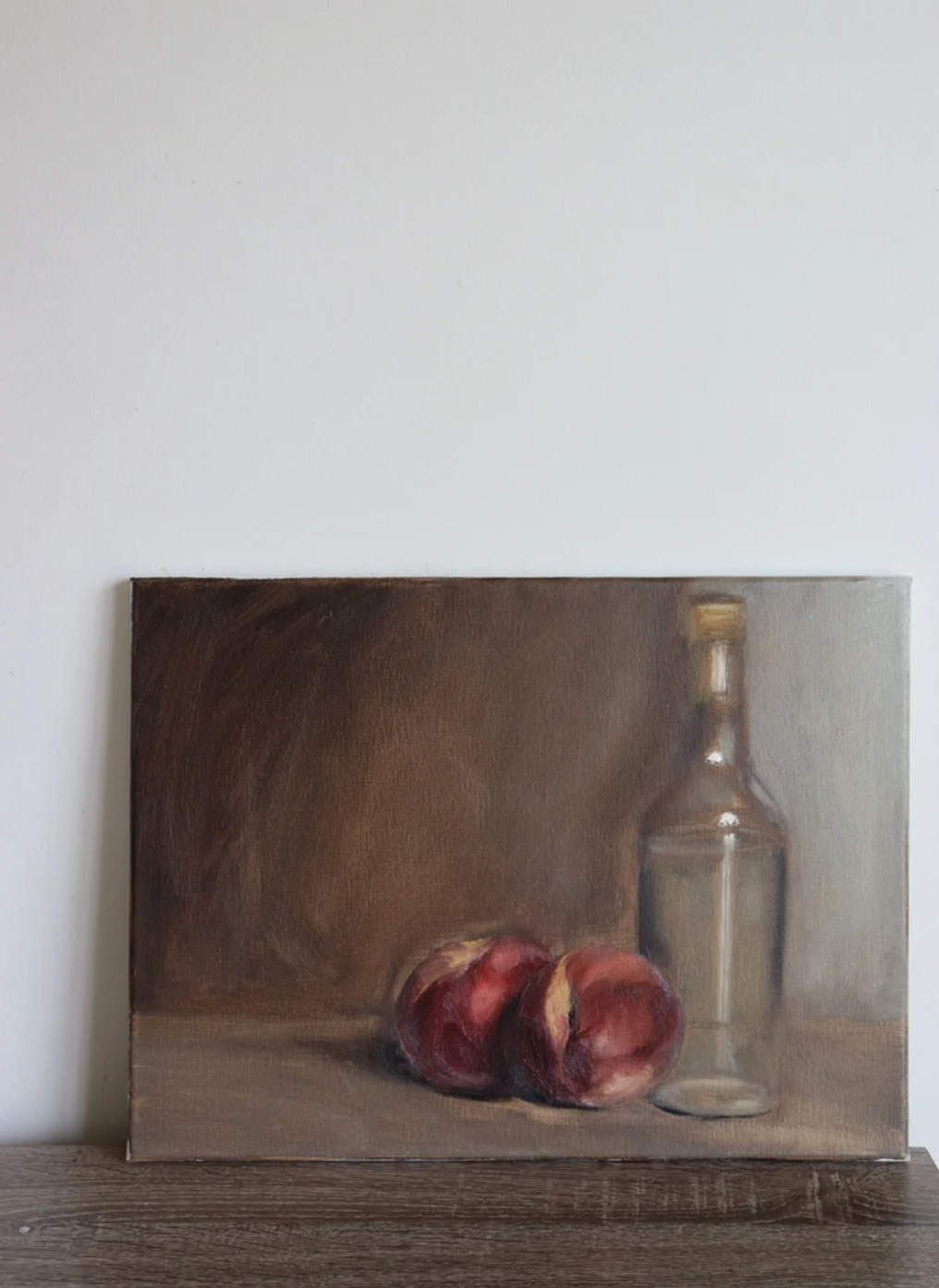 Jessica Olpp - Nature morte aux prunes et à la bouteille - Hearth Co