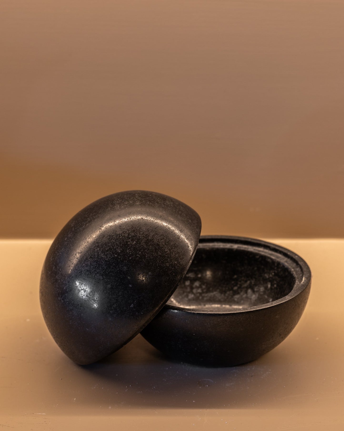 Granite Hitam Ball - Hearth Co