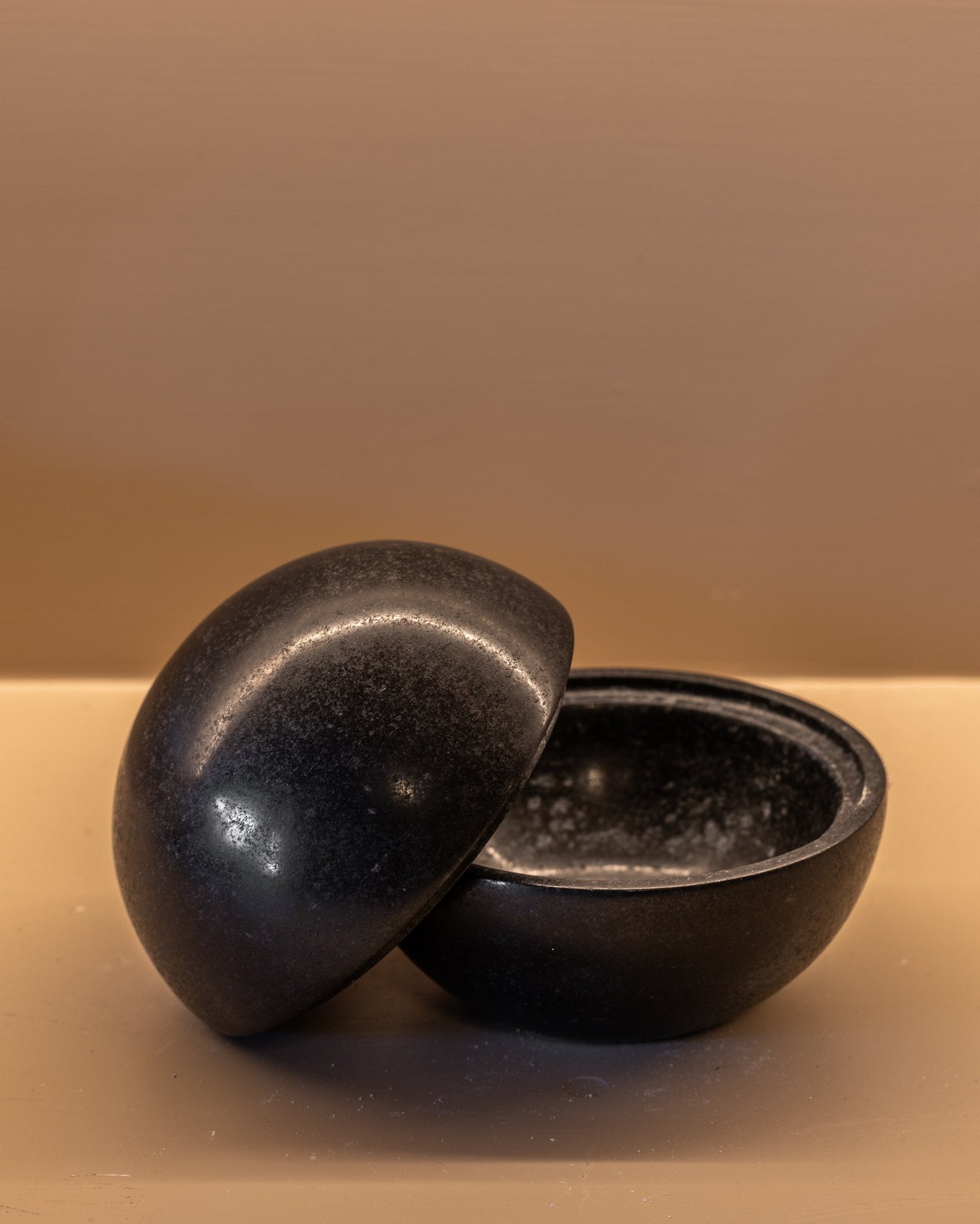 Granite Hitam Ball - Hearth Co