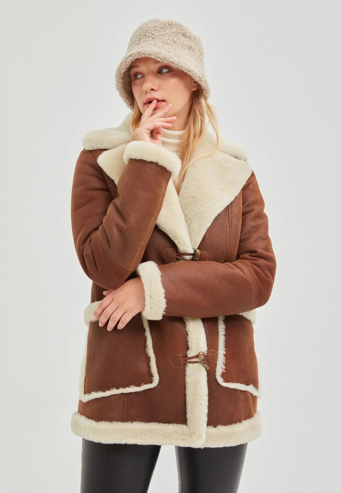 Bigardini London Women Shearling Bucket Hat - Beige